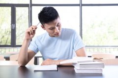 美國本科轉學的招生名額是由什么決定的？