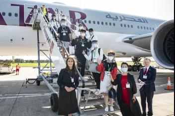 首個赴英留學包機抵達北愛爾蘭